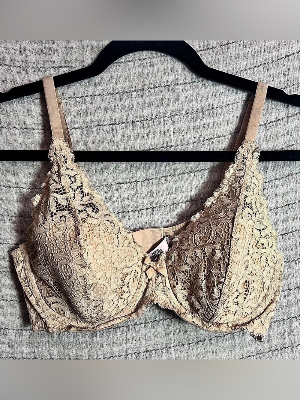 Victoria's Secret Body by Victoria Lined Demi Lace Bra Cream